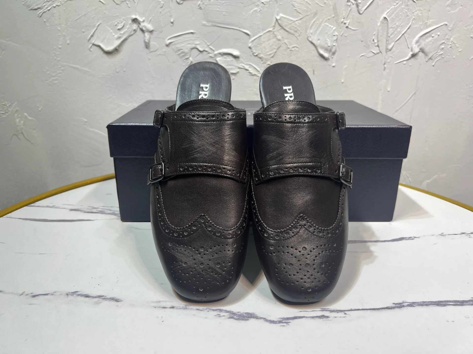 P780 prada derby2025 spring and autumn latest Prada slip-on retro men's Muleto shoes, Shuffle double-buckle Monk shoes, upper cowhide, lining and foot cowhide, rubber sole, black and brown 2-color original packaging Code number: 39-46